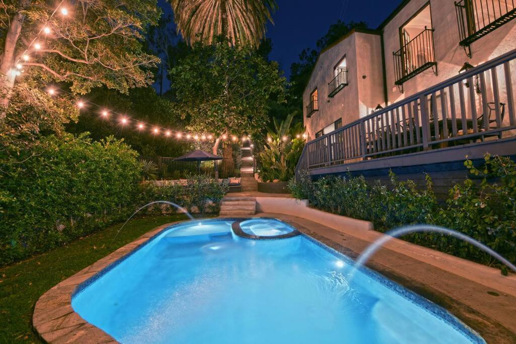 Designer Pool Under The Hollywood Sign Hébergement de vacances